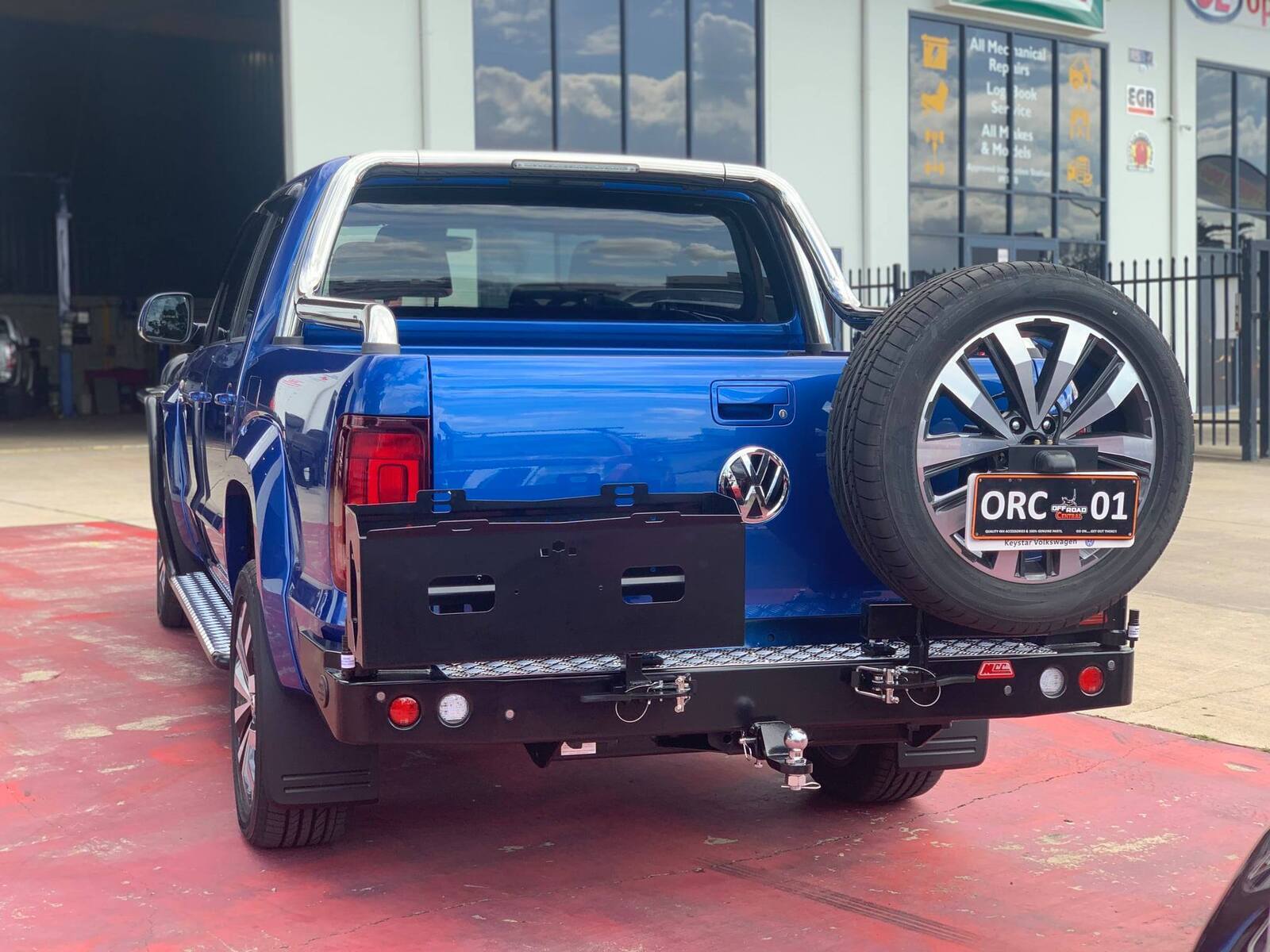 MCC SINGLE WHEEL CARRIER AND DUAL JERRY CAN TO SUIT VOLKSWAGEN AMAROK 2011 ON
