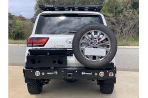 OUTBACK ACCESSORIES WHEEL CARRIER (SINGLE WHEEL, DUAL JERRY) TO SUIT LAND CRUISER 300 SERIES (2022-ON)