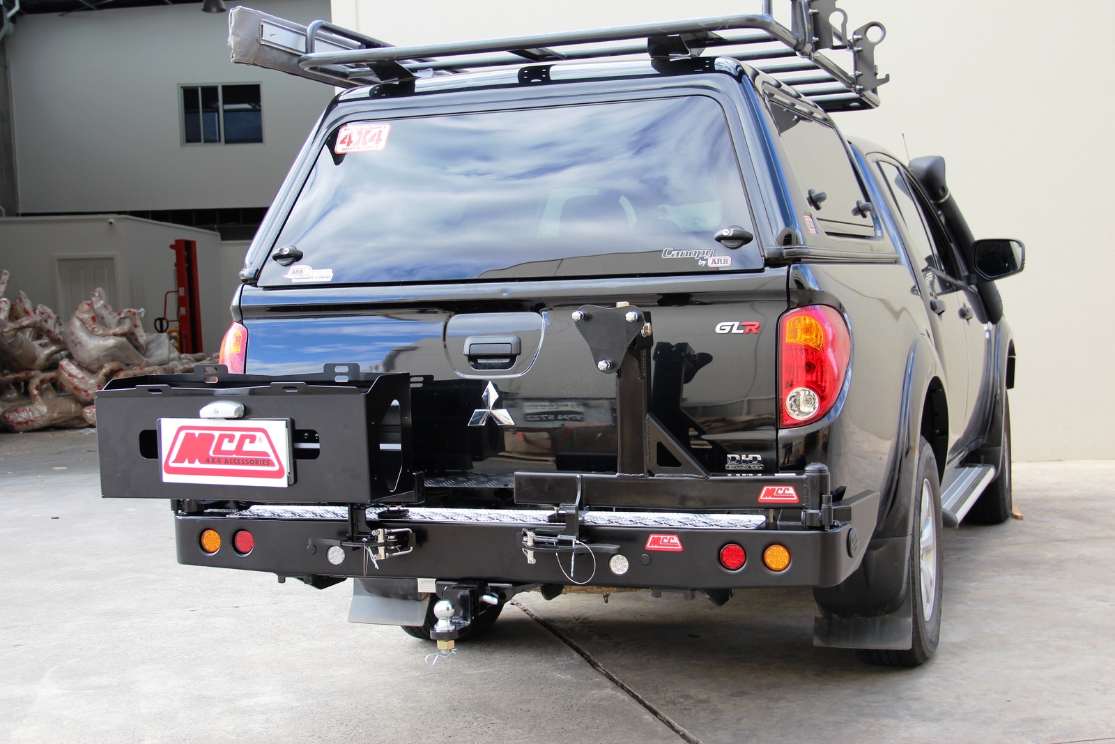 MCC WHEEL CARRIER AND DUAL JERRY CAN TO SUIT MITSUBSHI TRITON ML (2006-2009)