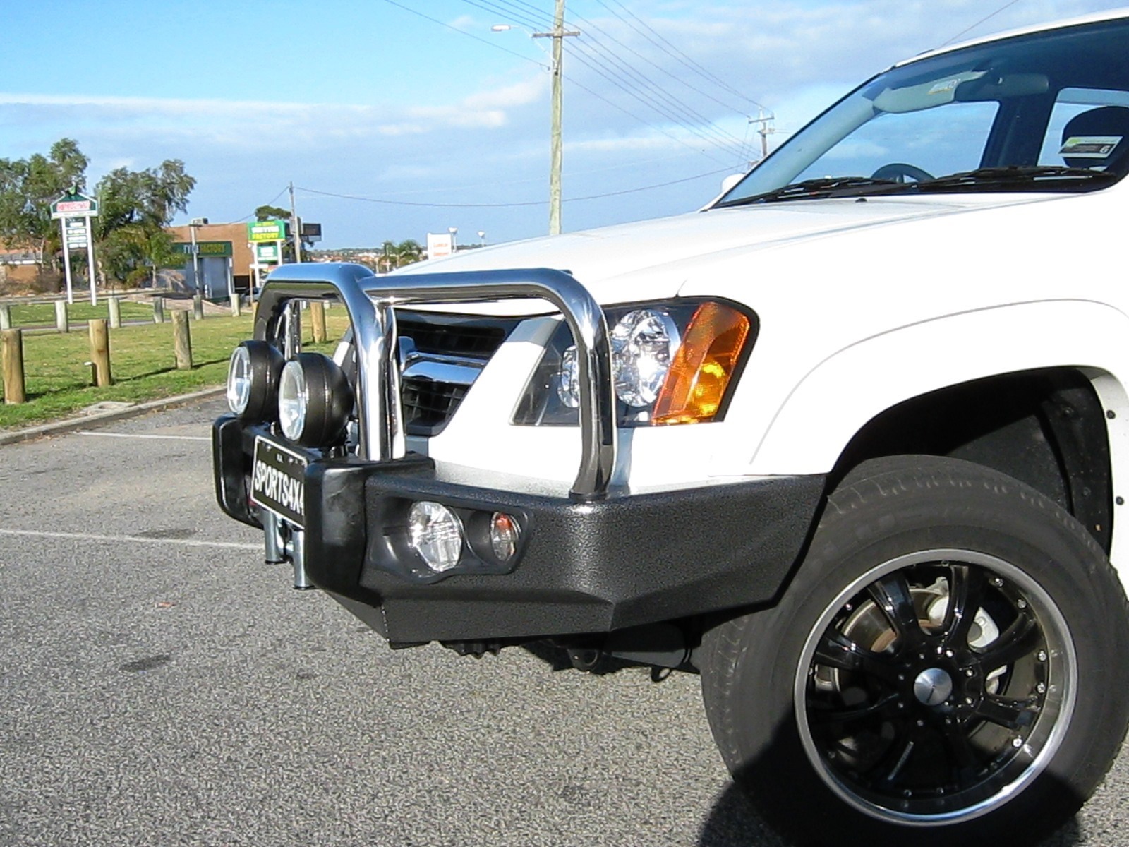 MCC 'FALCON STAINLESS 3 LOOP' BULL BAR - HOLDEN COLORADO (RC) 2008 - 2011