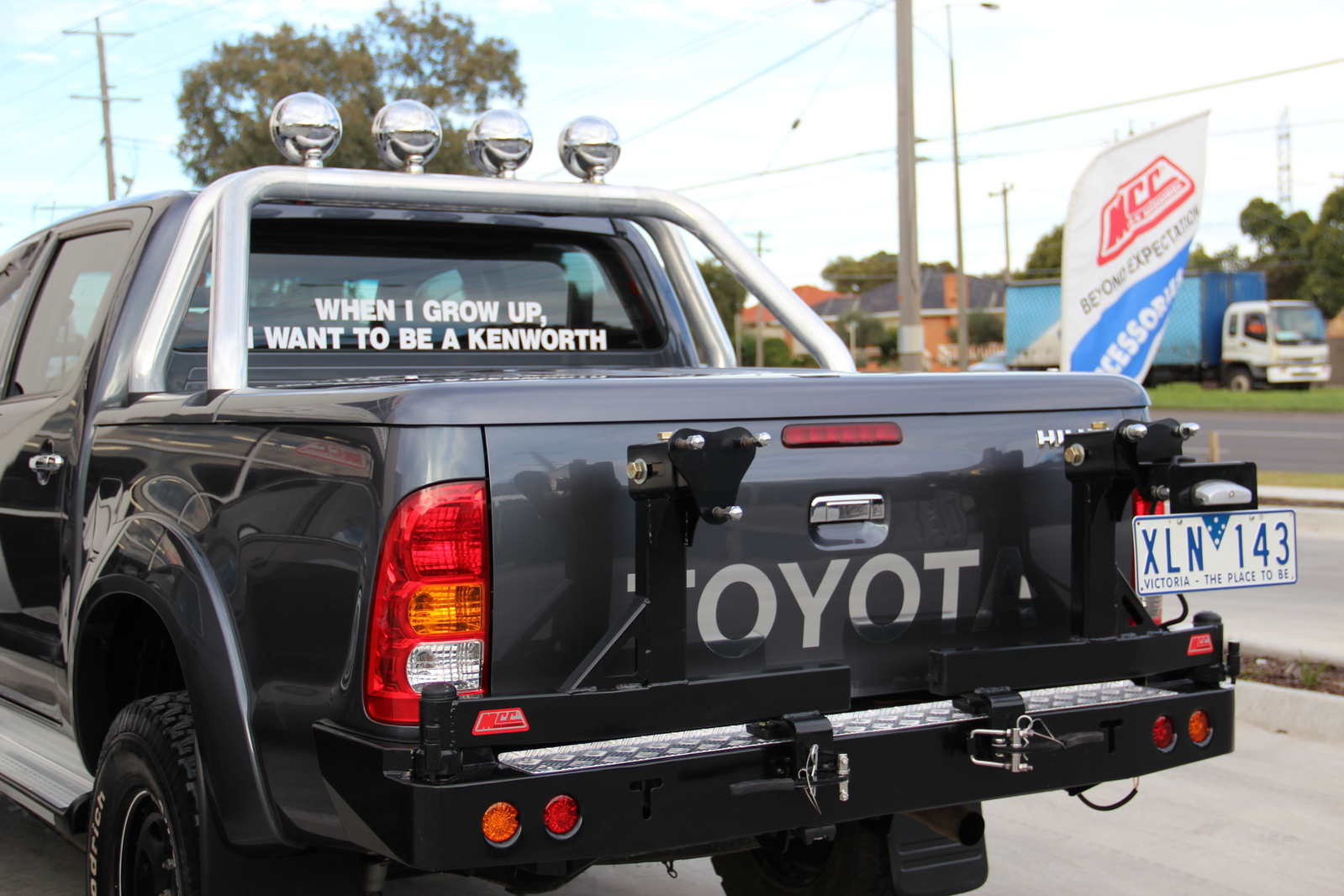 MCC WHEEL CARRIER AND DUAL JERRY CAN TO SUIT TOYOTA HILUX (VIGO, MK7, MK6) 1997-2015