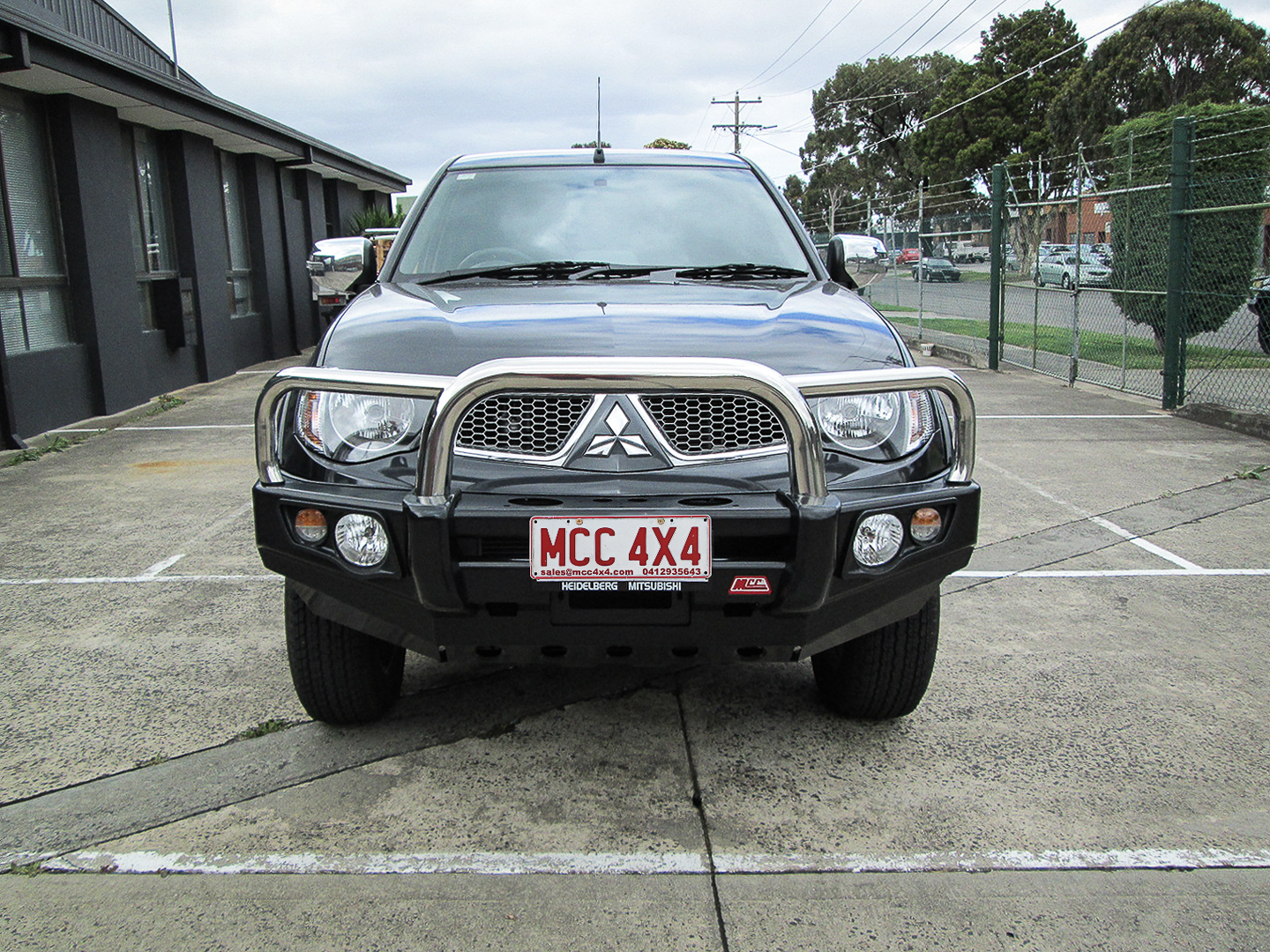 MCC 'FALCON STAINLESS 3 LOOP' BULL BAR -TO SUITMITSUBISHI TRITON ML ,TRITON MN 0 & CHALLENGER (PB-PC) 
