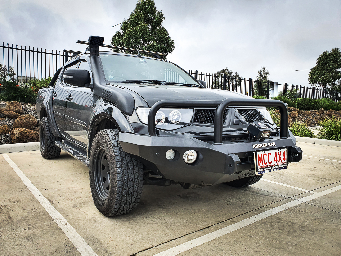 MCC 'ROCKER SANDBLACK 3 LOOP BULL BAR W/ FOG AND PLATES TO SUIT MITSUBISHI CHALLENGER PB-PC 2009-2011/ TRITON ML-MN 10 -14