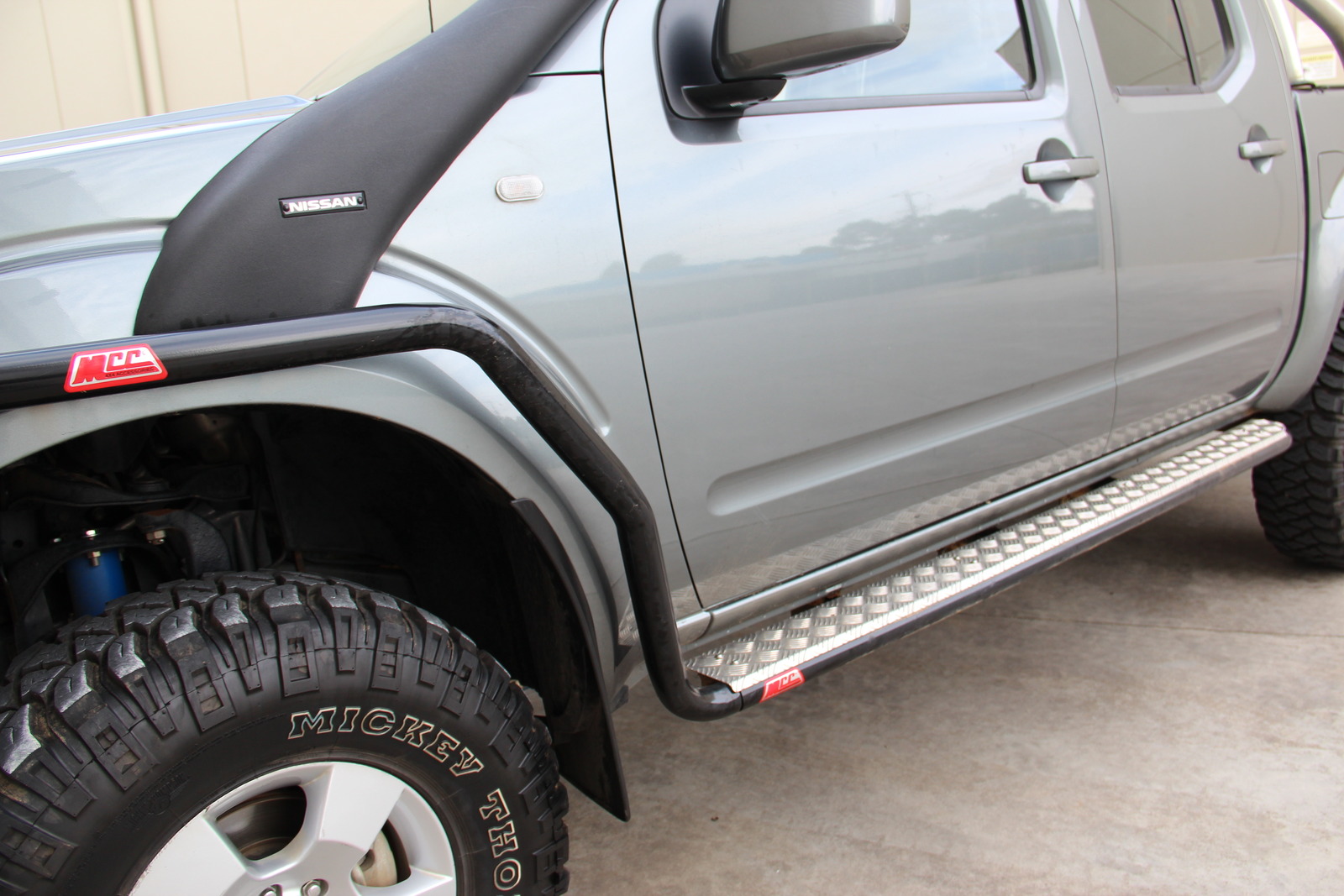 MCC HEAVY DUTY STEEL SIDE STEP (BLACK) TO SUIT NISSAN NAVARA D40 05-15 (GROOVE) & NAVARA D40 2011-2014 (AFRICA-SPAIN STX)