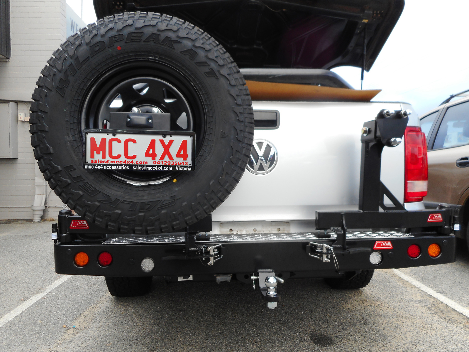 MCC SINGLE WHEEL CARRIER AND DUAL JERRY CAN TO SUIT VOLKSWAGEN AMAROK 2011 ON