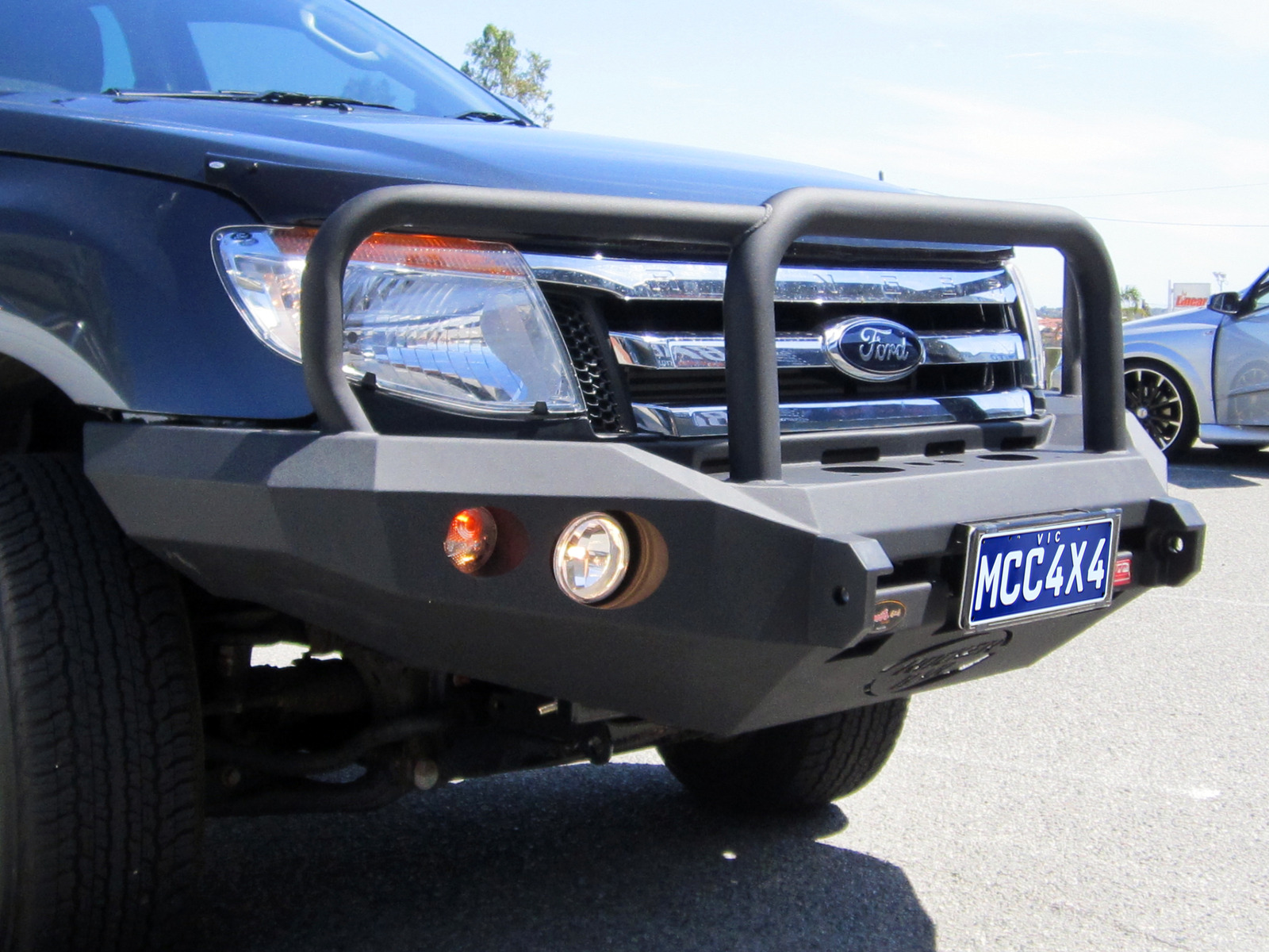 MCC ROCKER 3 LOOP BLACK WELDED BULL BAR