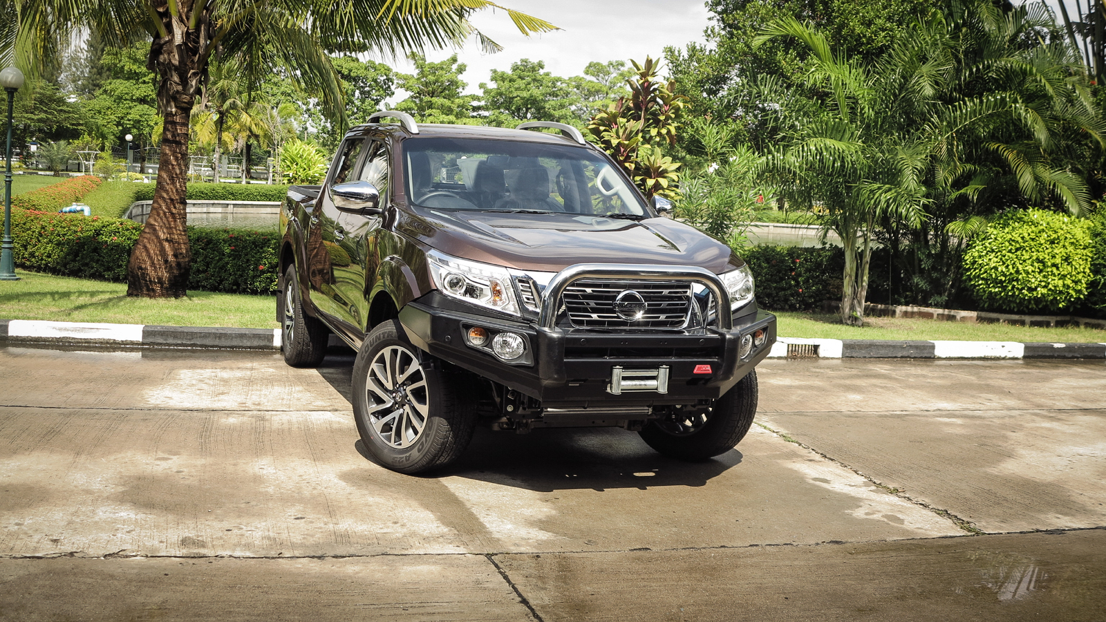 MCC FALCON STAINLESS SINGLE LOOP W/ FOG & PLATES TO SUIT NISSAN NAVARA NP300 06/2015-ON