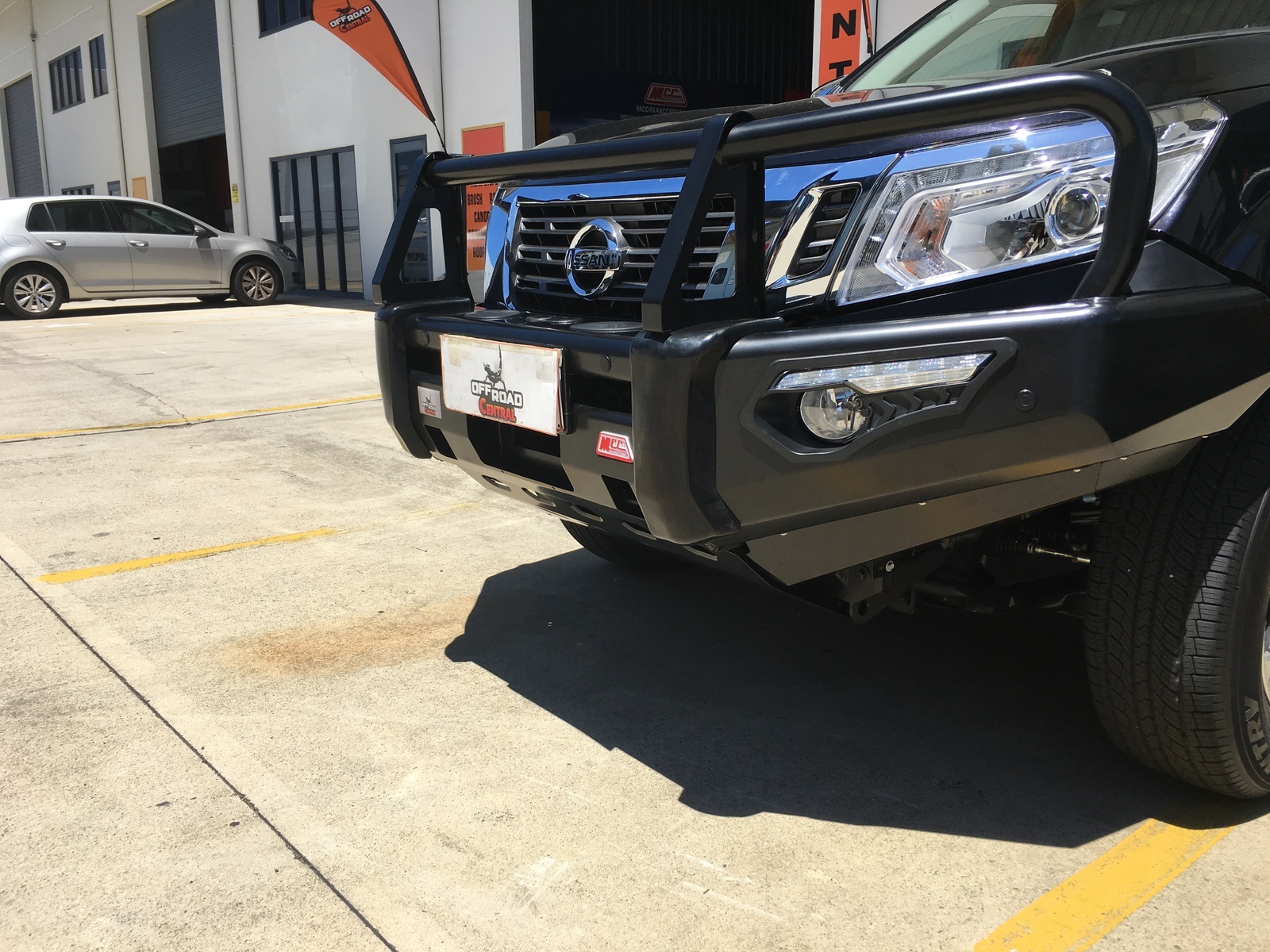 MCC 'PHOENIX A-FRAME BULLBAR W/ FOG & PLATES TO SUIT NISSAN NAVARA NP300 06/2015-ON & PATHFINDER R51 2011-13 (SMOOTH)