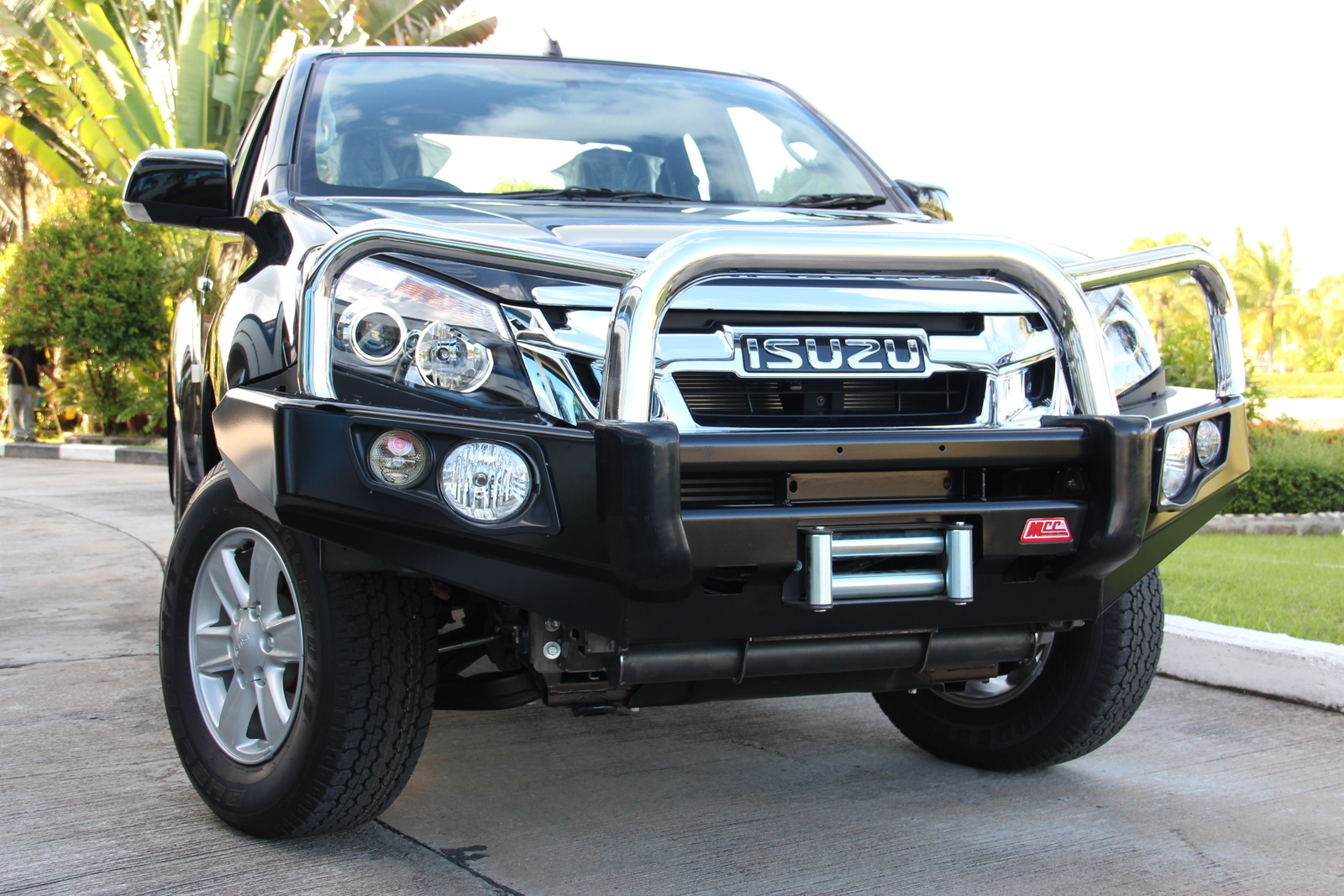 MCC FALCON 3 LOOP STAINLESS BULLBAR - ISUZU DMAX 6/2012-2016