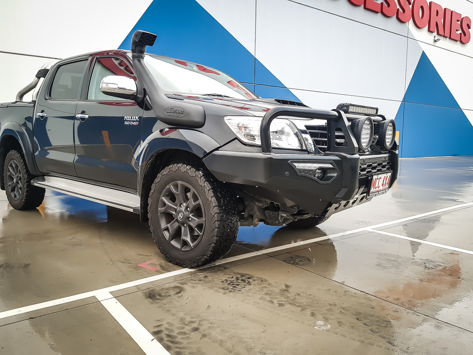 MCC PHOENIX A-FRAME BULLBAR W/UBP & FOGS TO SUIT TOYOTA HILUX (VIGO CHAMP MK7) 2005-2015