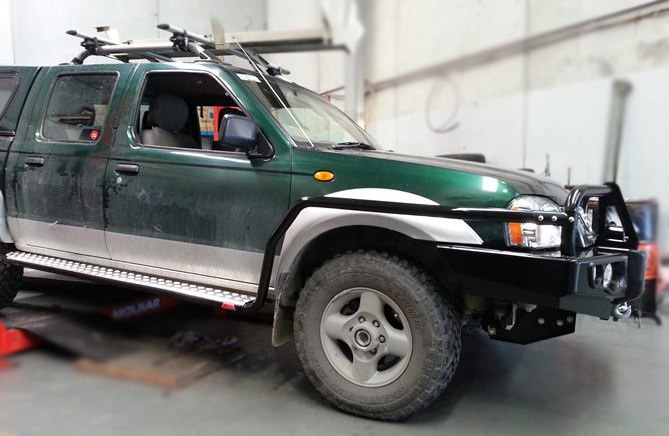 MCC HEAVY DUTY STEEL SIDE STEP (BLACK) TO SUIT NISSAN NAVARA D22 01/1998-2015 (SHORT & LONG BED)