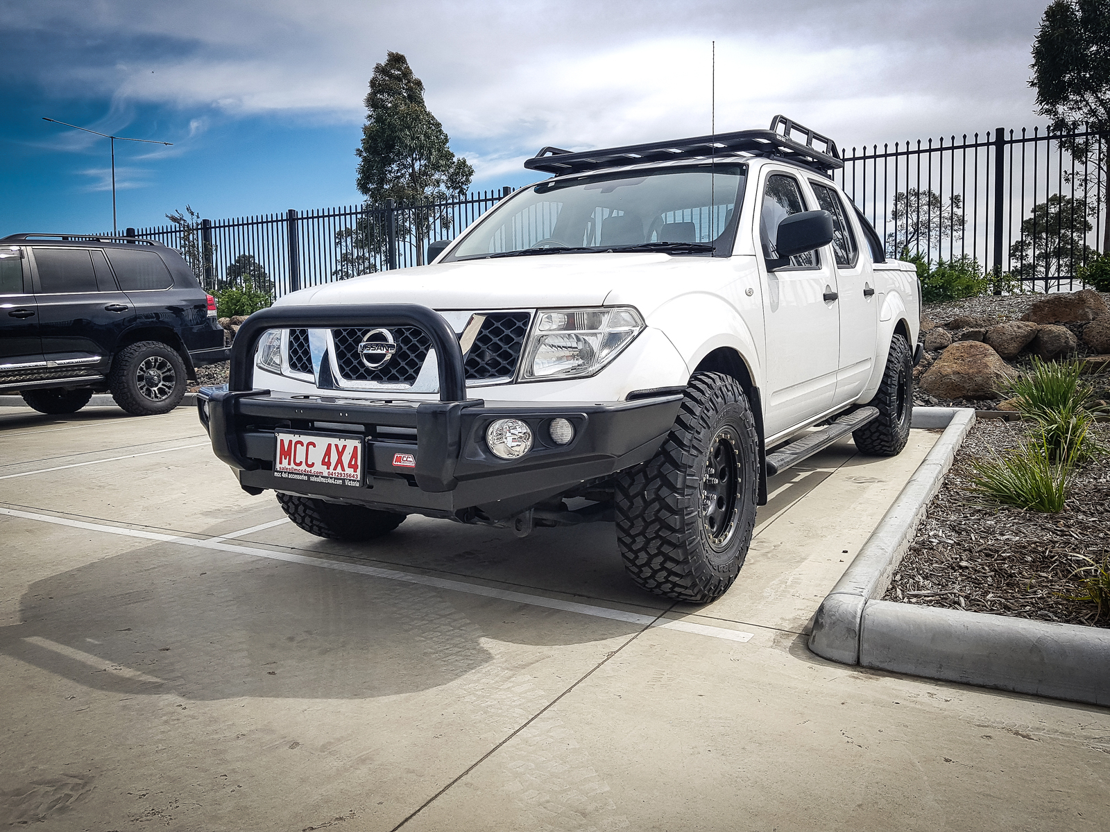 MCC FALCON BLACK SINGLE LOOP W/ PLATES TO SUIT NISSAN NAVARA D40 05-15 & PATHFINDER R51 05-10 (GROOVE)