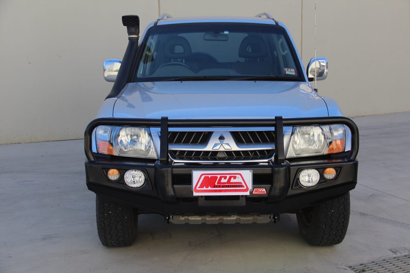 MCC FALCON A-FRAME BAR W/ FOGS & PLATES TO SUIT MITSUBISHI PAJERO (NM, NP) 2000-2006