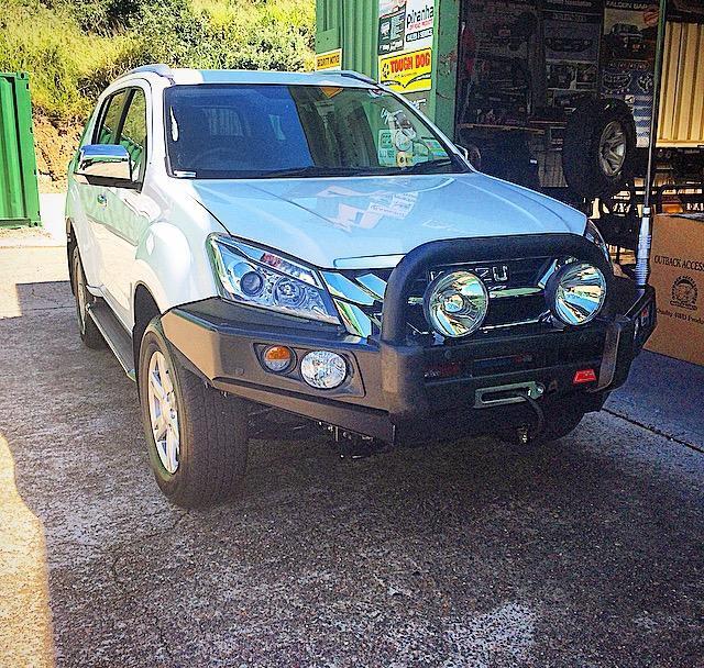MCC FALCON STAINLESS SINGLE LOOP W/ PLATES TO SUIT ISUZU MU-X (2013-2016)
