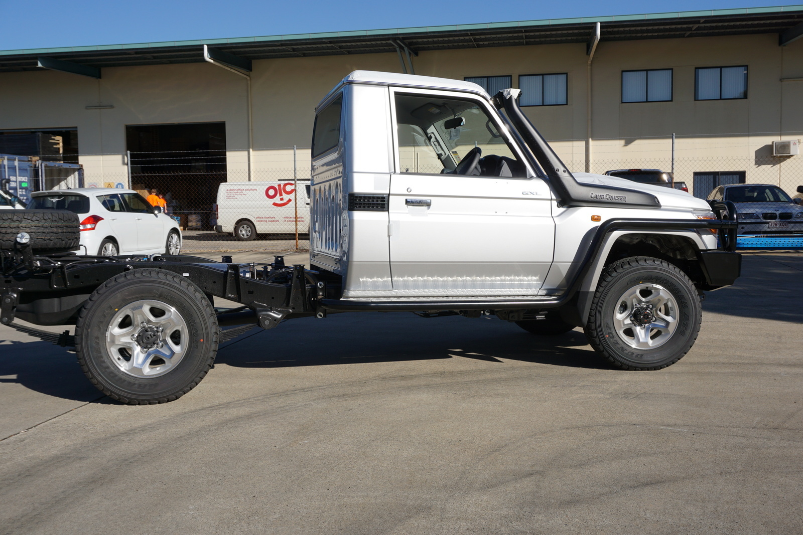 MAX GEN II SIDE STEPS TO SUIT TOYOTA LC 70 SERIES DUAL CAB