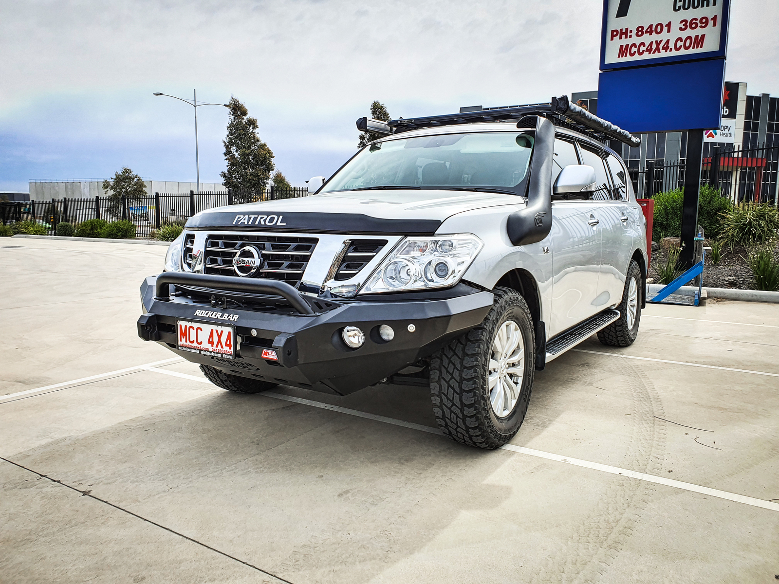 MCC ROCKER LOW LOOP BULLBAR W/ FOG & PLATES TO SUIT NISSAN PATROL GU Y62 02/2013-ON