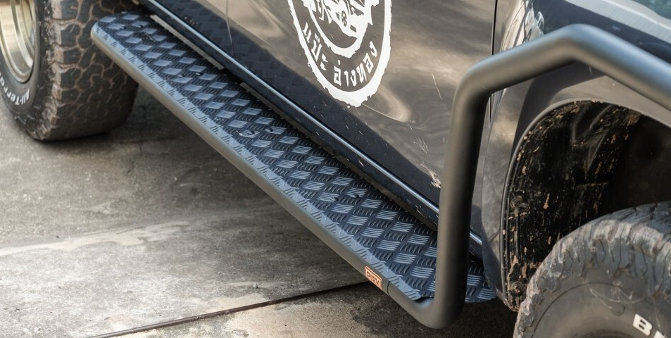 PIAK SIDE STEPS_AL CHECKERPLATE BLACK ANODIZED TO SUIT ISUZU D-MAX (2012-2017)