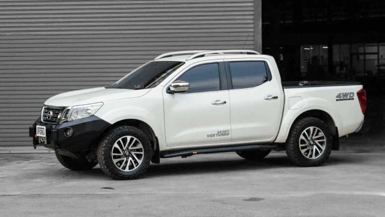 PIAK SIDE STEPS CURVED DOWN  AL CHECKER PLATE ANODIZED SILVER NISSAN NAVARA NP300 (2015-ON)