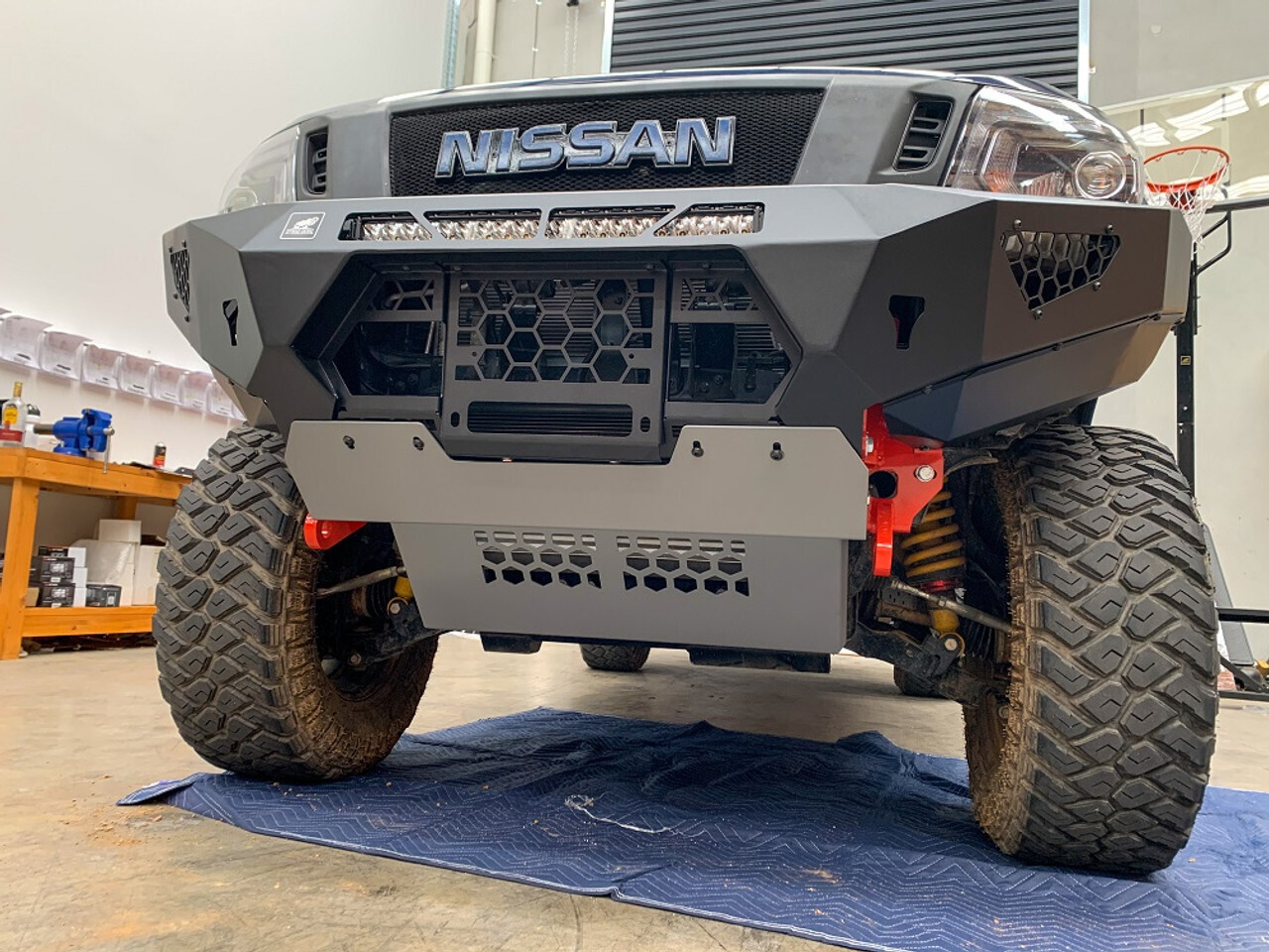 Offroad Animal Predator Bull Bar To Suit Nissan Navara NP300 (2015-2020)