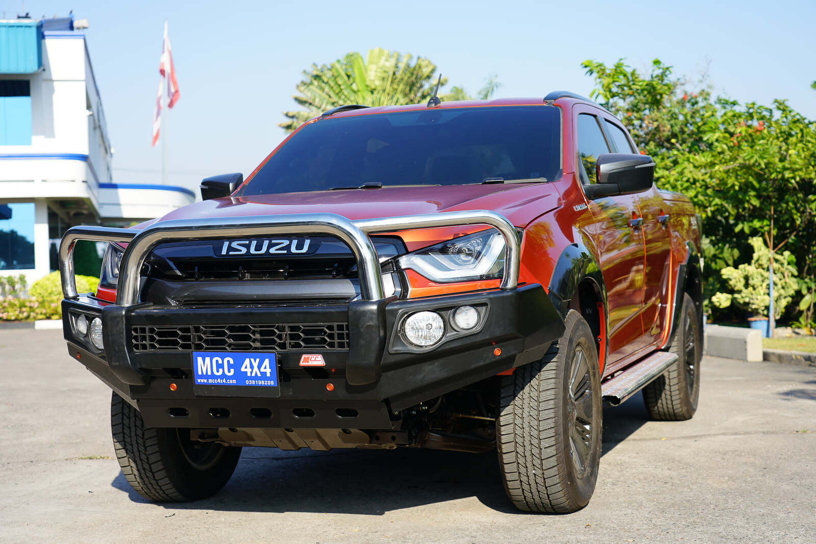 MCC FALCON STAINLESS TRIPLE LOOP BULL BAR - ISUZU DMAX 2020 on