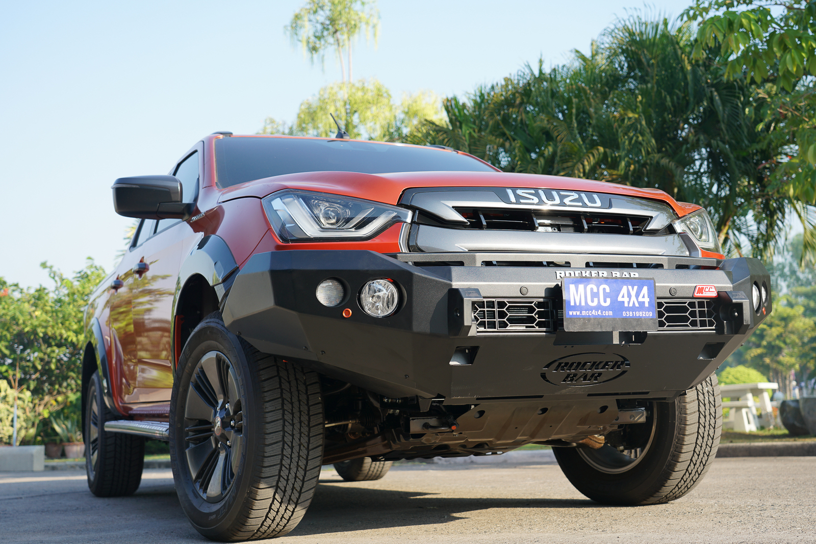 MCC ROCKER BULLBARS W/FOGS TO SUIT ISUZU DMAX 2020