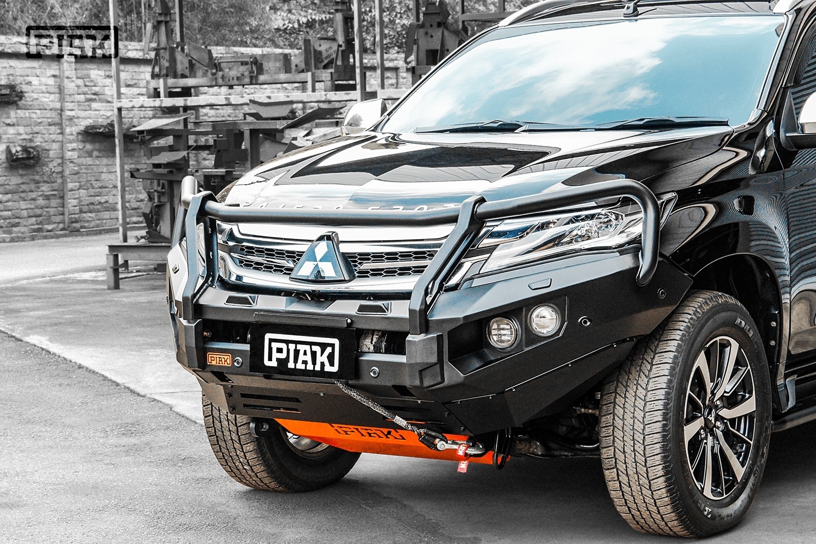 PIAK ELITE POST BAR W/ BLACK TOW POINTS TO SUIT MITSUBISHI PAJERO SPORT QE (2016-2019) (replaces OE Washer Bottle)