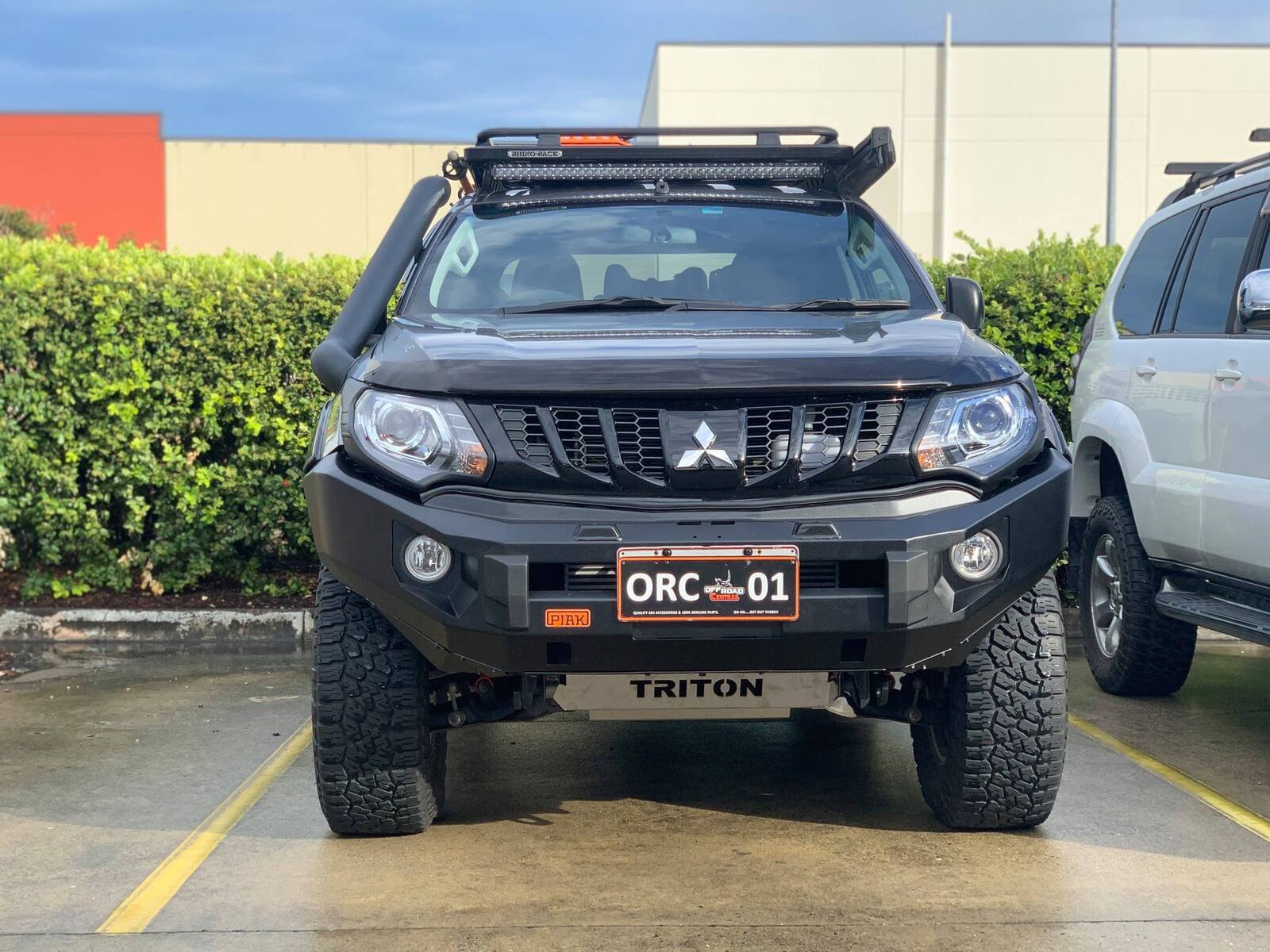 PIAK ELITE NON LOOP BAR W/BLACK TOW POINTS TO SUIT MITSUBISHI TRITON MQ (01/2015-11/2018)