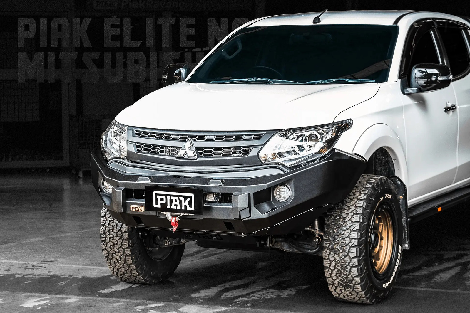 PIAK ELITE NON LOOP BAR W/ ORANGE TOW POINTS TO SUIT MITSUBISHI TRITON MQ (01/2015-11/2018)