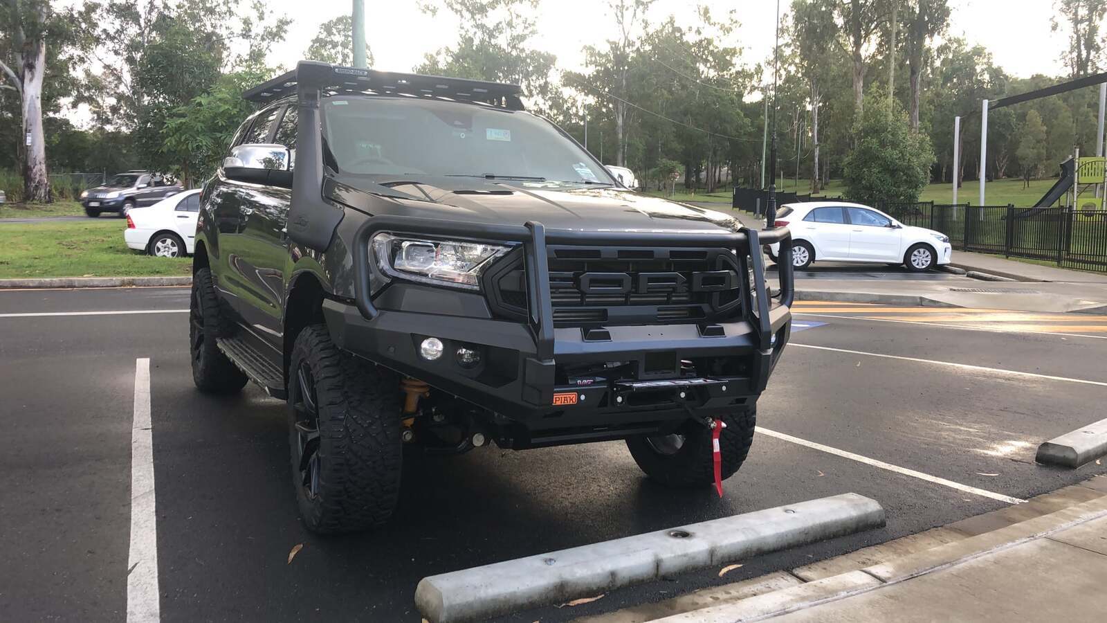 PIAK ELITE POST BAR W/ BLACK TOW POINTS & UNDER BAR PLATES TO SUIT FORD RANGER & EVEREST (2015-2021)