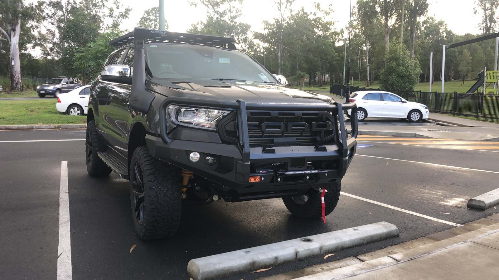 PIAK ELITE POST BAR W/ BLACK TOW POINTS & UNDER BAR PLATES TO SUIT FORD RANGER & EVEREST (2015-2021)