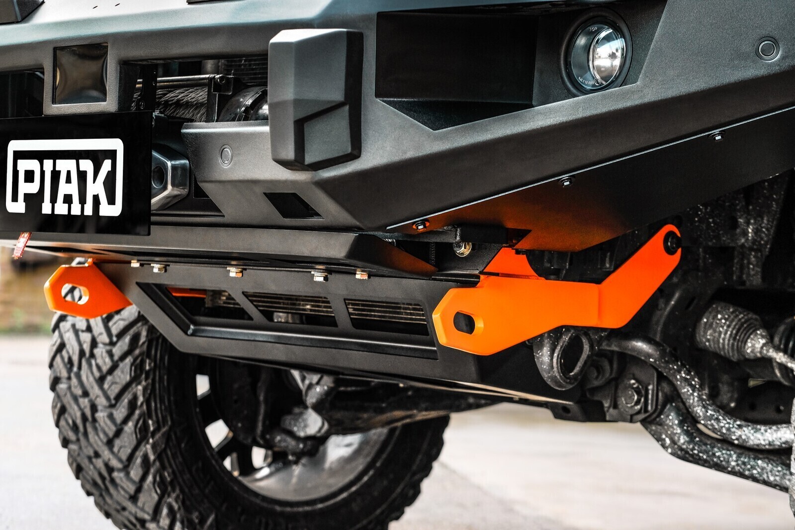 PIAK ELITE NON LOOP BAR W/ORANGE TOW POINTS & ORANGE UBP TO SUIT FORD RANGER & EVEREST (2015-2020)