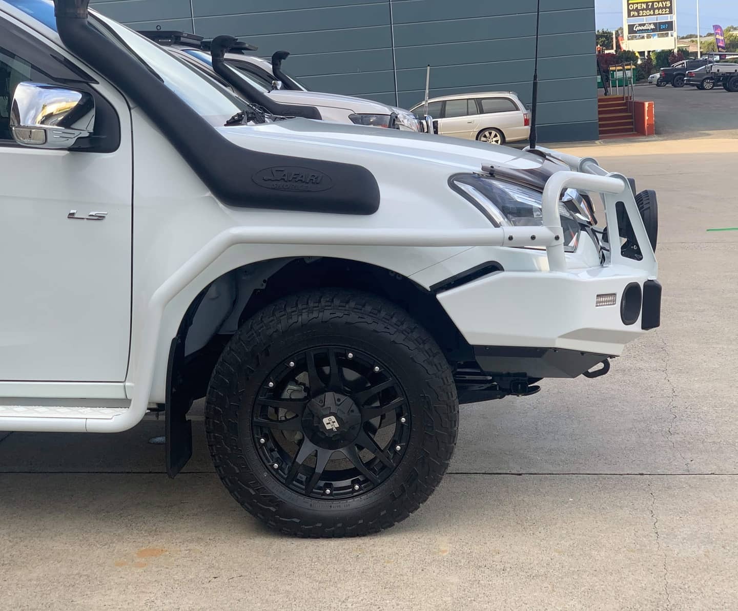 MAX GEN II SIDE STEPS - ISUZU DMAX 2020 ON