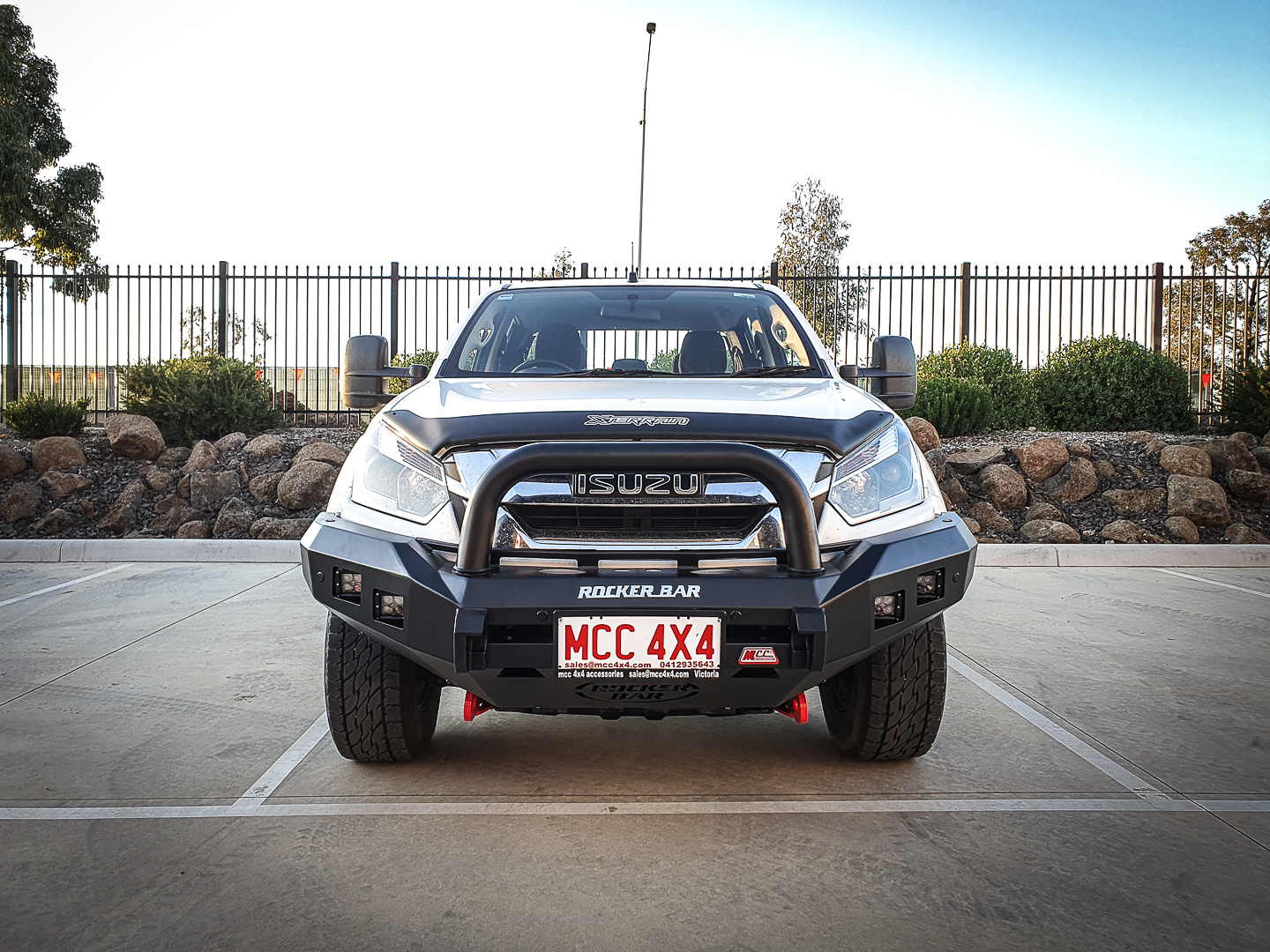 MCC ROCKER BULLBARS W/ FOG & PLATES TO SUIT ISUZU DMAX/MUX 2017 -2020