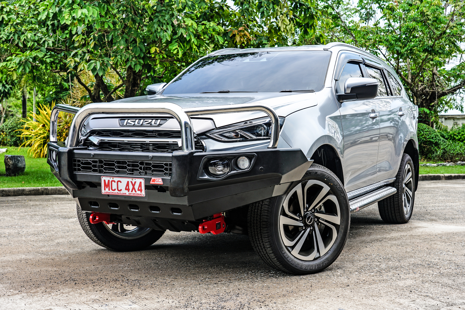 MCC FALCON STAINLESS TRIPLE LOOP BAR W/UBP & FOGS - ISUZU MUX 2021 ON