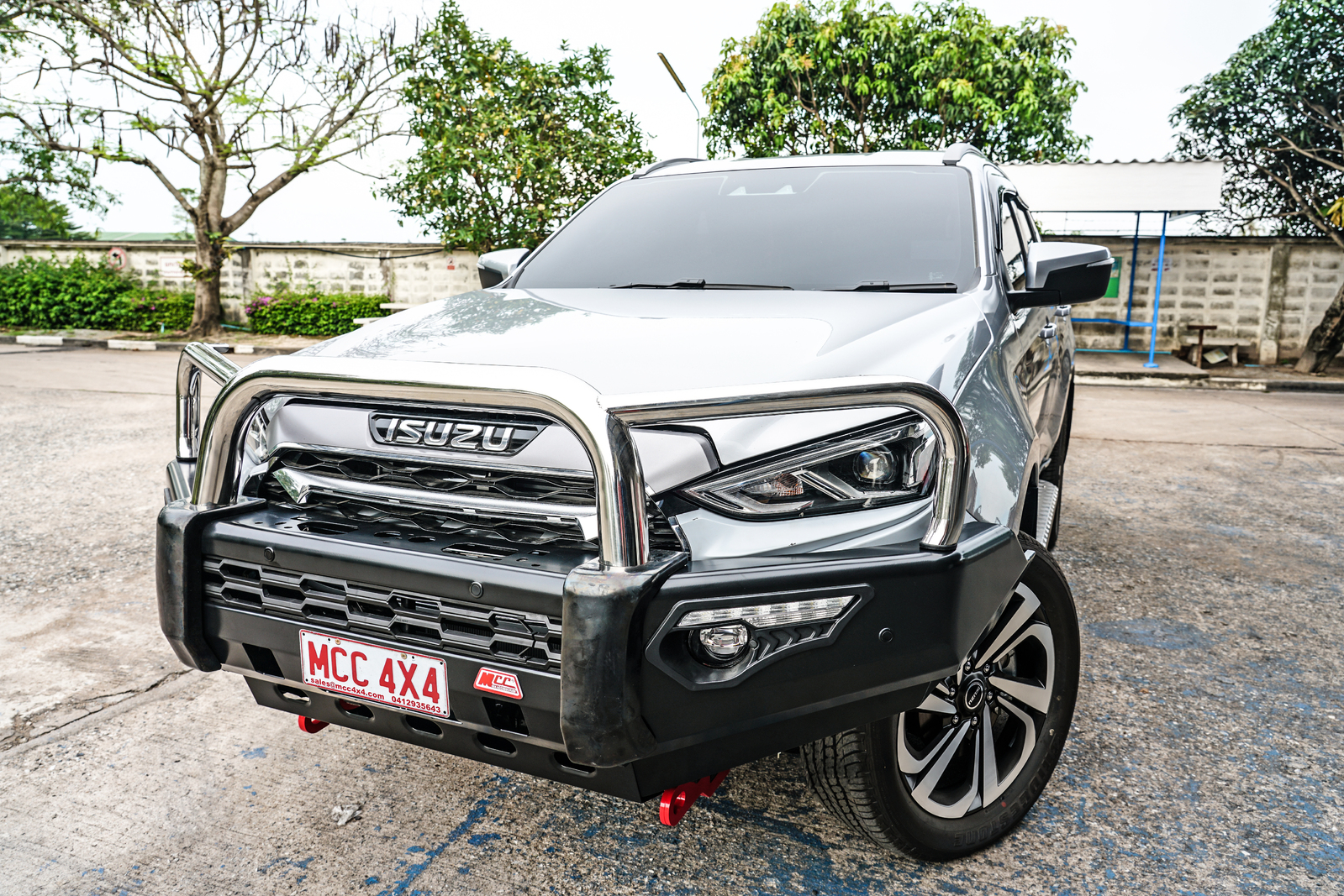 MCC PHEONIX STAINLESS TRIPLE LOOP BAR W/UBP & FOGS - ISUZU MUX 2021 ON