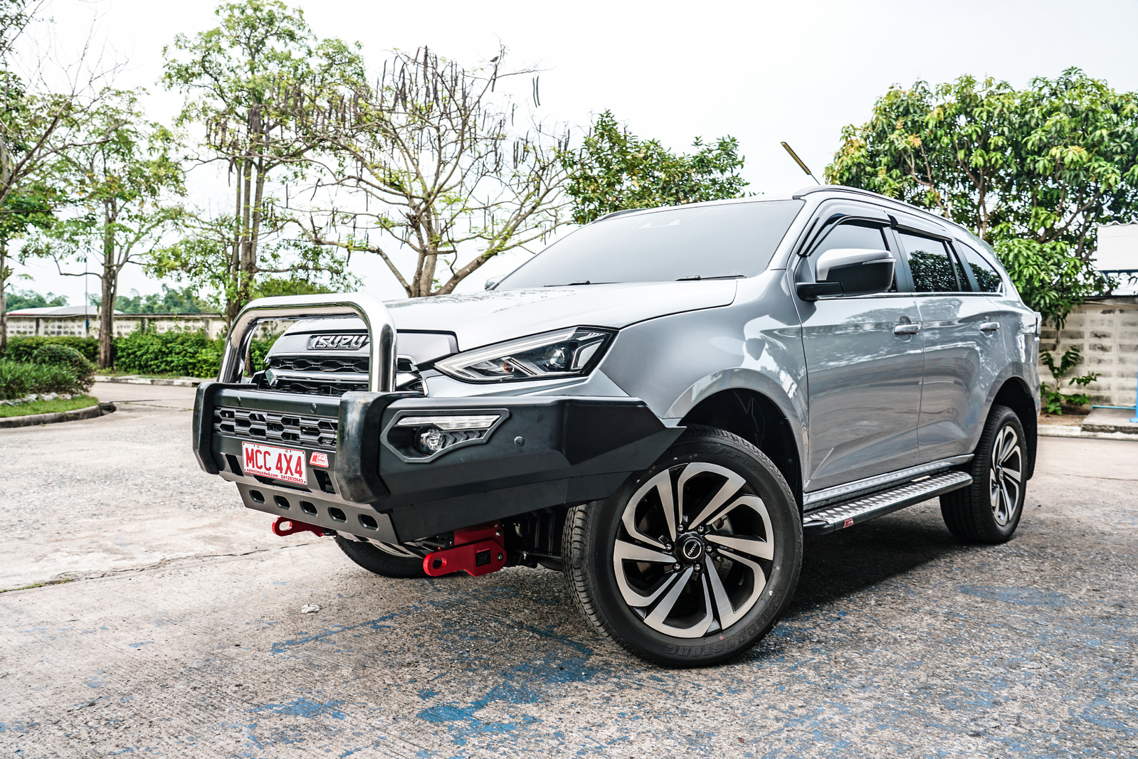 MCC PHOENIX STAINLESS SINGLE LOOP BAR W/UBP & FOGS - ISUZU MUX 2021 ON