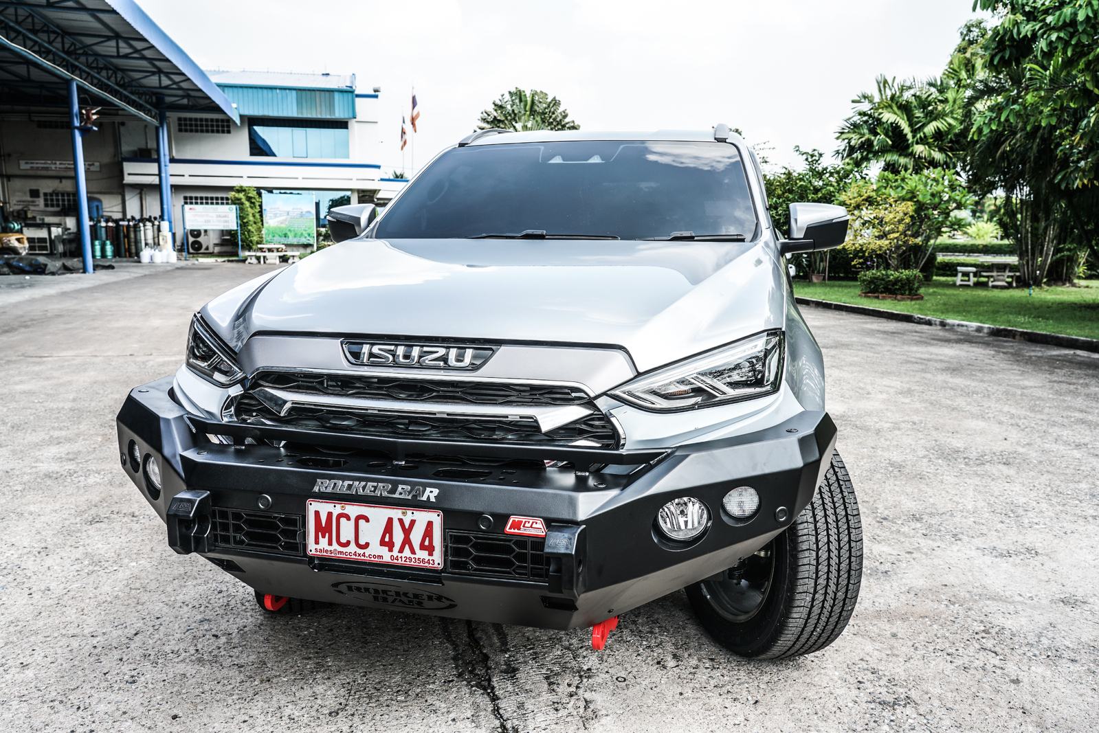 MCC NO LOOP ROCKER FRONT BAR W/UBP & FOGS - ISUZU MUX 2021 ON