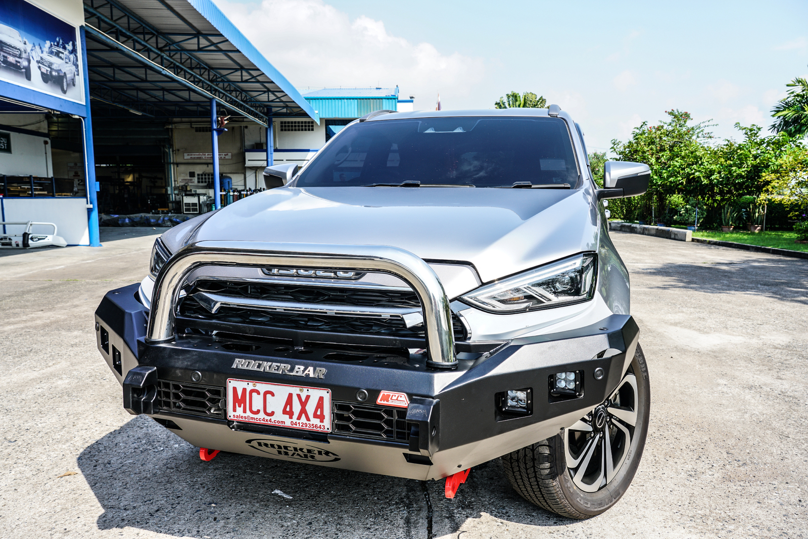 MCC STAINLESS SINGLE LOOP ROCKER BAR W/UBP & FOGS - ISUZU MUX 2021 ON