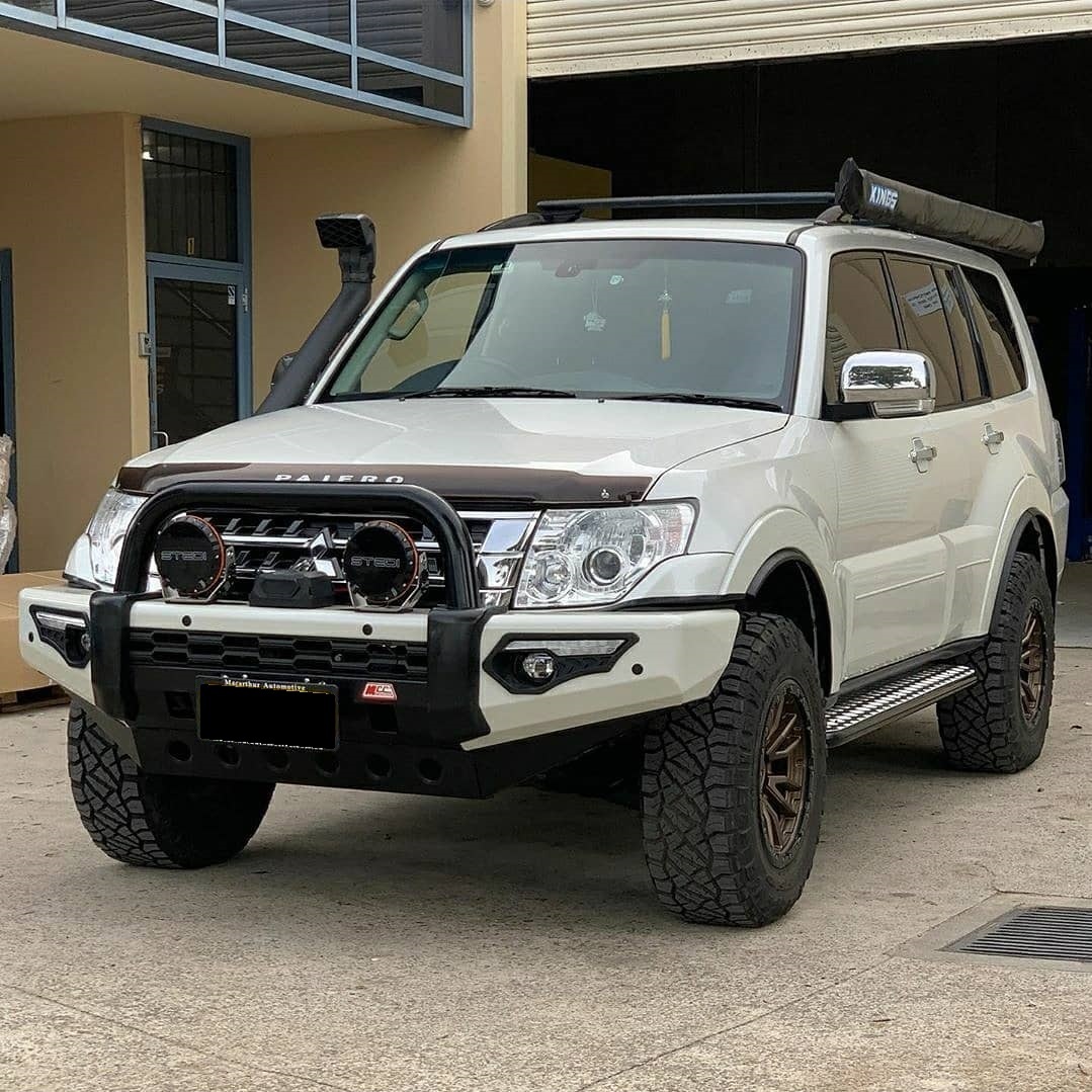 MCC PHEONIX BLACK SINGLE LOOP BULL BAR W/UBP & FOGS TO SUIT MITSUBISHI PAJERO (NS,NW,NX,NT) 2006 - PRESENT
