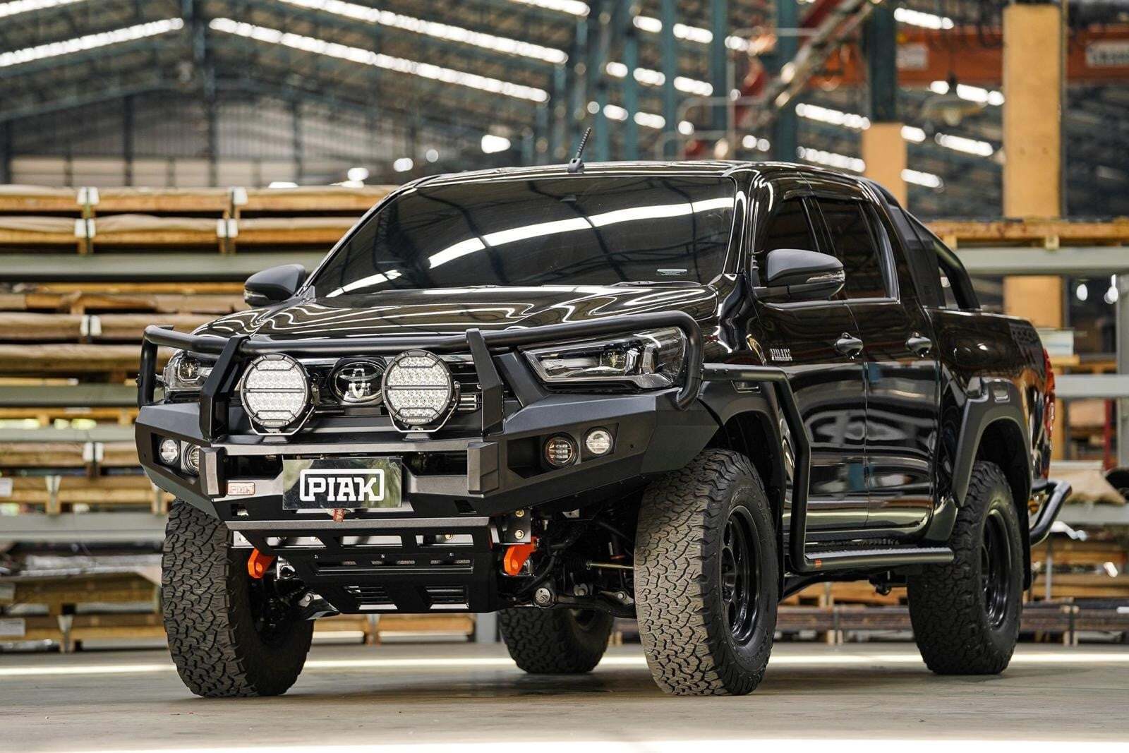 PIAK ELITE POST BAR W/ORANGE TOW POINTS & ORANGE UBP TO SUIT TOYOTA HILUX (2020-ON)