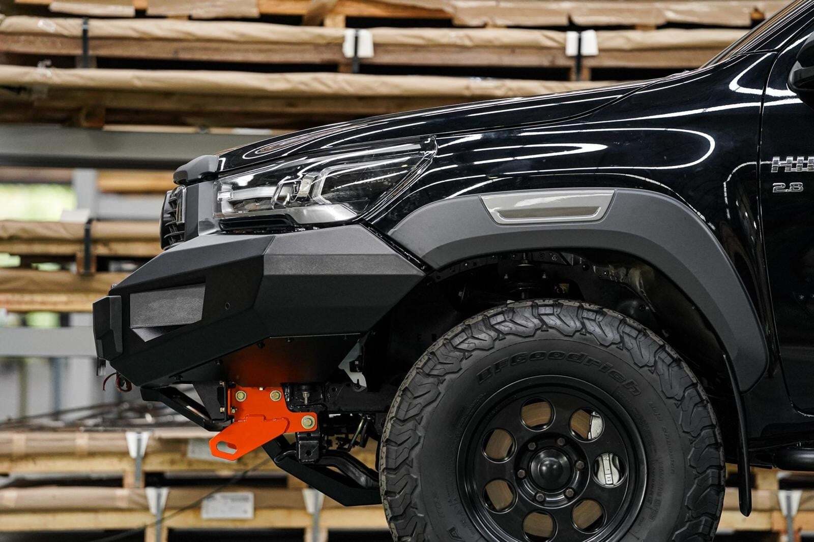 PIAK ELITE NO LOOP BAR W/BLACK TOW POINTS & BLACK UBP TO SUIT TOYOTA HILUX (2020-ON)