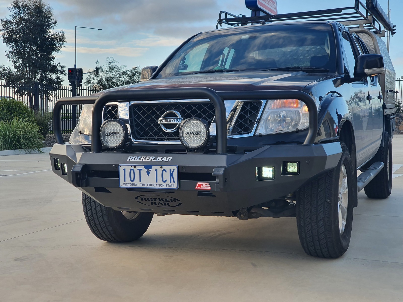 MCCROCKER SANDBLACK TRIPLE LOOP WELDED TO SUIT NISSAN NAVARA D40 11-15 & PATHFINDER R51 11-13 (SMOOTH)