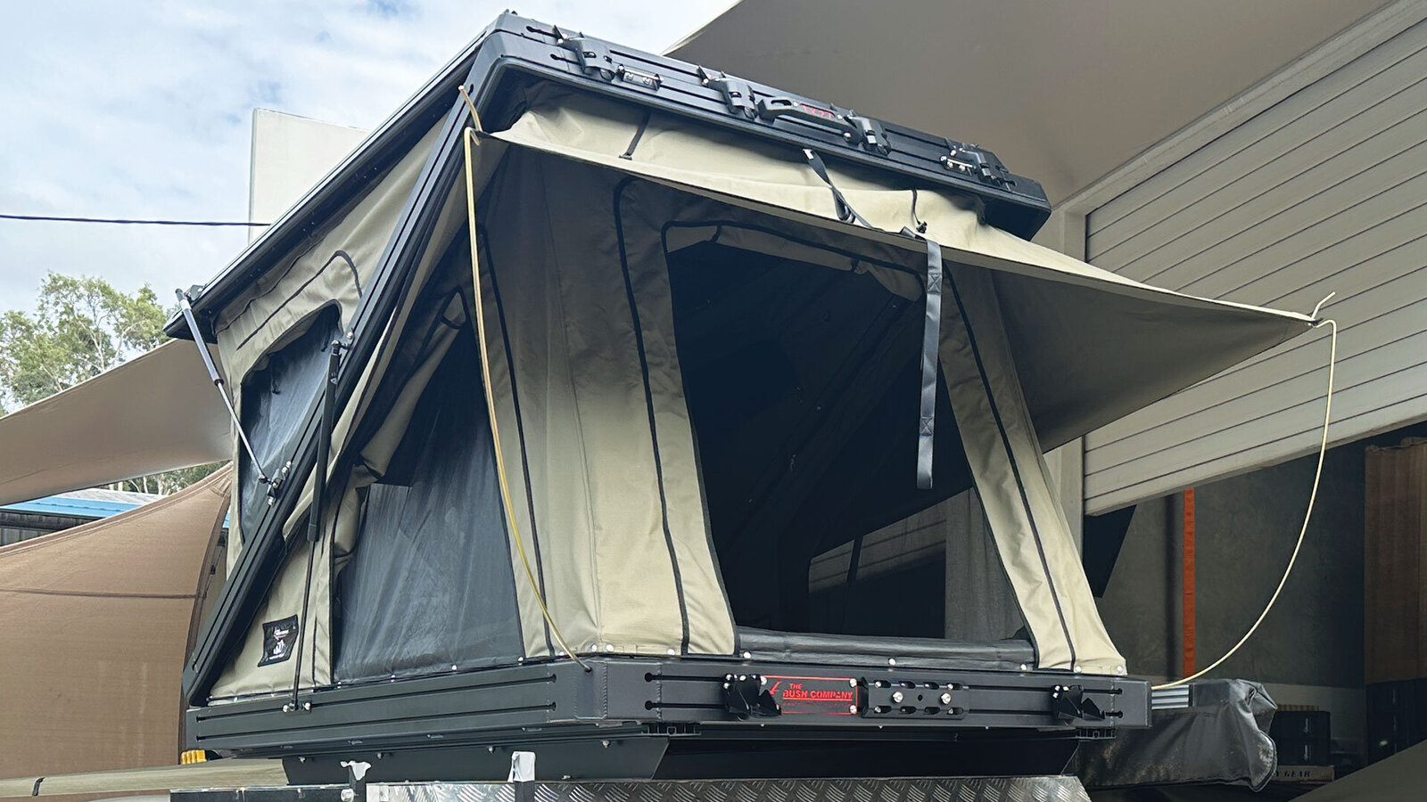 THE BUSH CO. TX27 MAX Hardshell Rooftop Tent