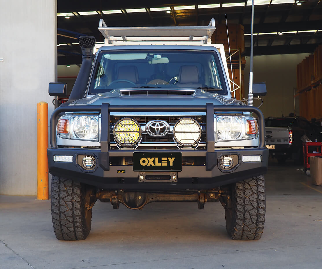 OXLEY BULL BAR (INC. TOW POINTS & FOGS) TO SUIT SINGLE CAB TOYOTA LAND CRUISER 70 SERIES (2017-2023)