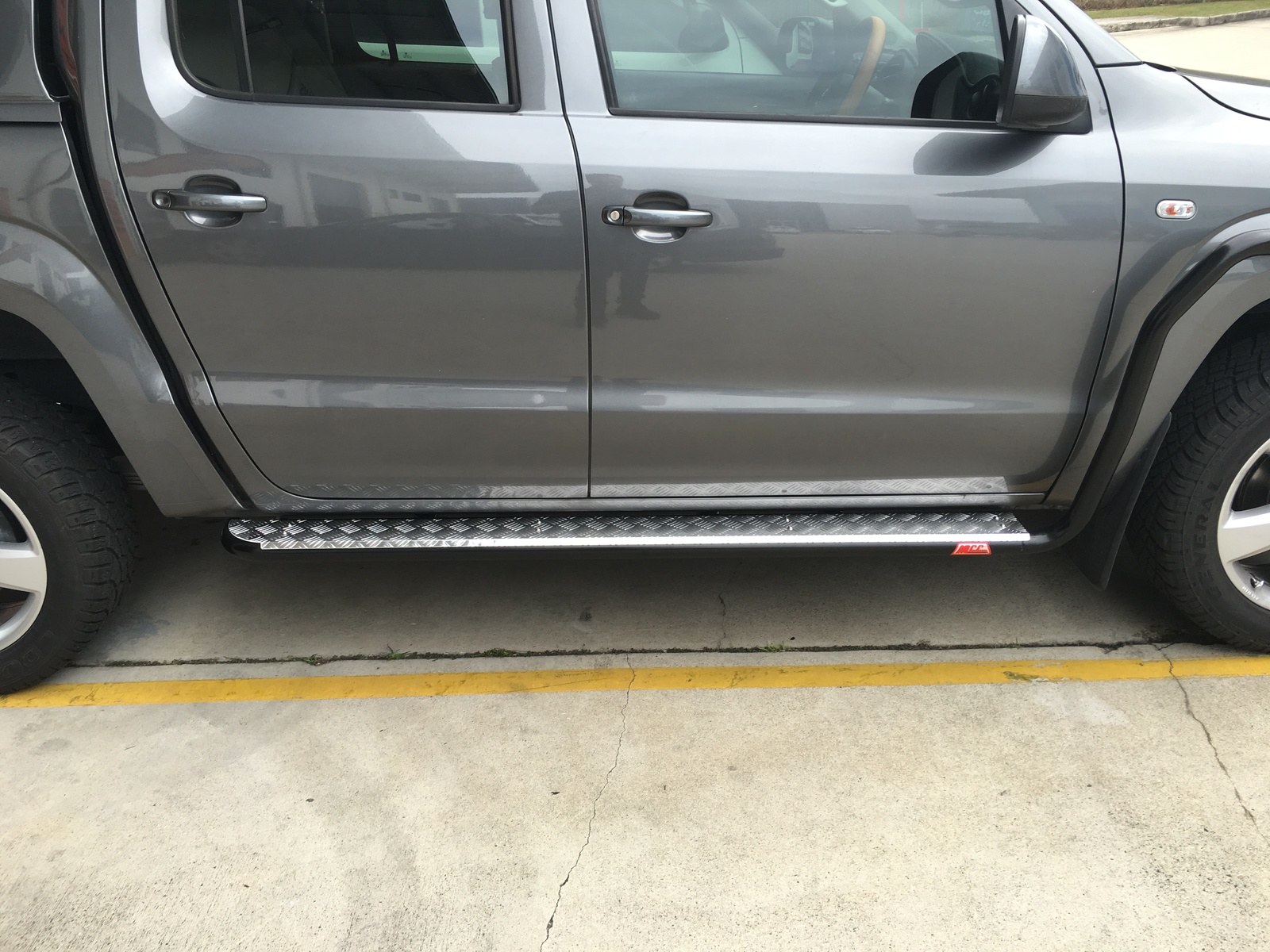 MCC SIDE STEP BLACK (DUAL CAB ONLY) TO SUIT VOLKSWAGEN AMAROK 2011 TO CURRENT