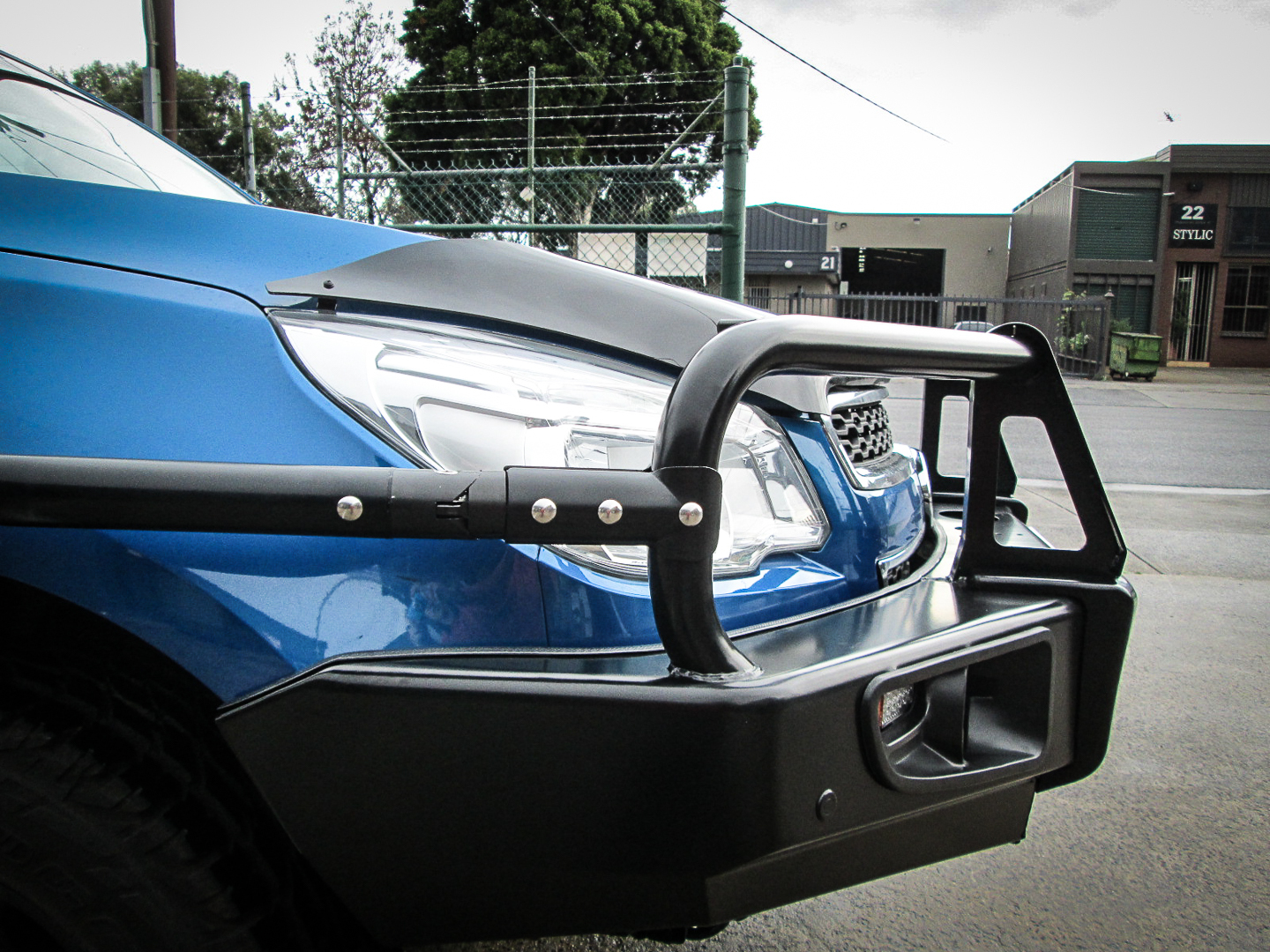 MCC SIDE STEPS & RAIL BLACK RG COLORADO