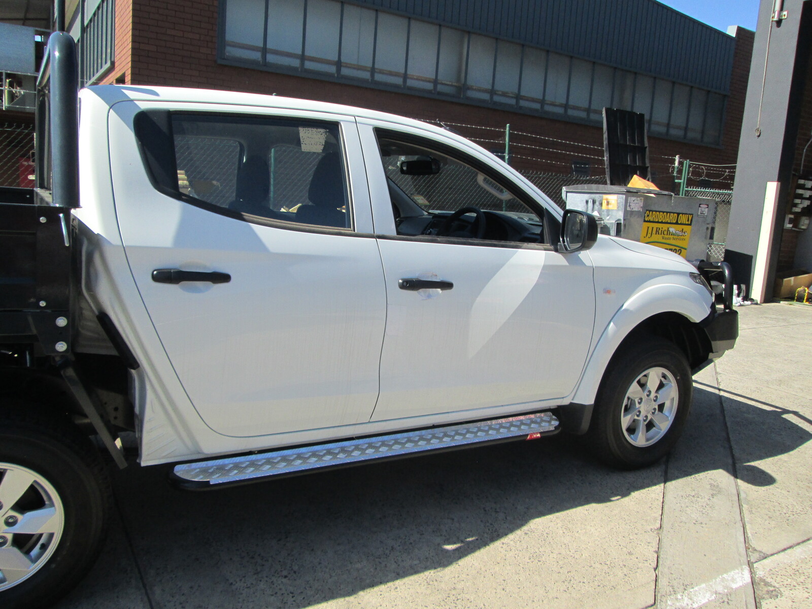 MCC HEAVY DUTY STEEL SIDE STEP TO SUIT MITSUBISHI TRITON (ML, MN, MQ, MR)