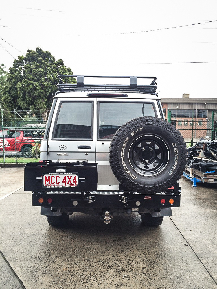 MCC WHEEL CARRIER AND DUAL JERRY CAN - TOYOTA LANDCRUISER 70 SERIES 1984-03/2007