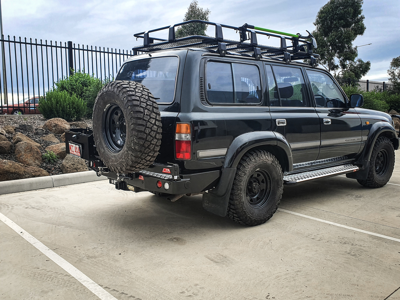 MCC WHEEL CARRIER AND DUAL JERRY CAN - TOYOTA LANDCRUISER 80 SERIES 1990-1997