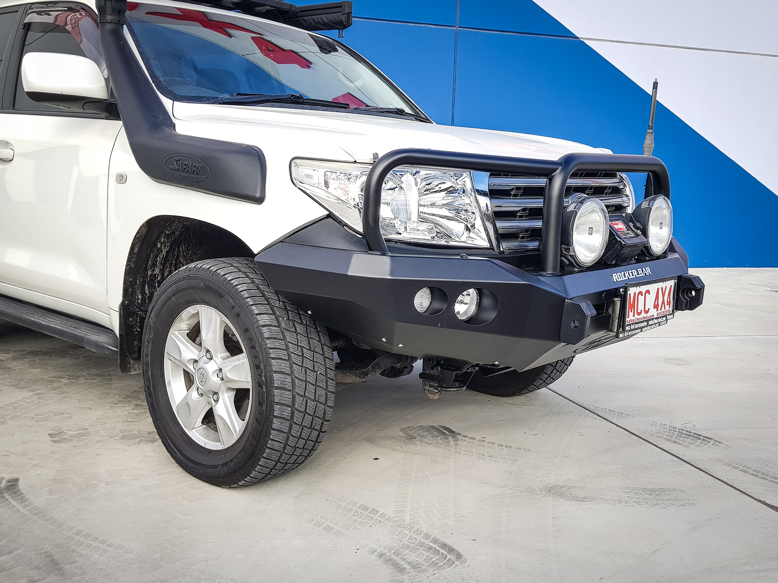 MCC ROCKER TRIPLE LOOP BAR W/UBP & FOGS TO SUIT TOYOTA LANDCRUISER 200 SERIES 2007-2015